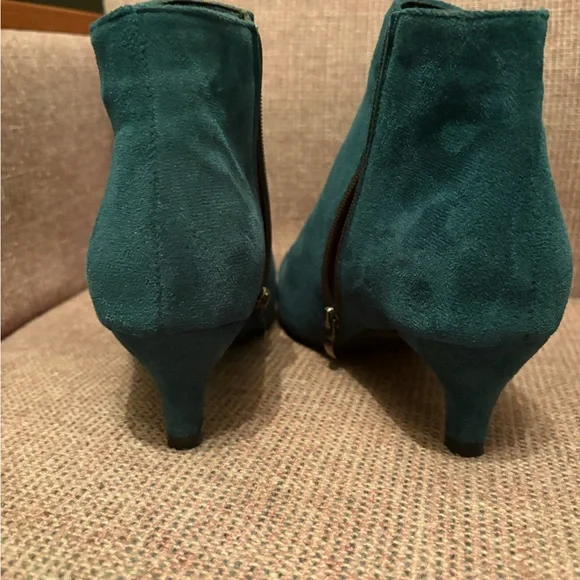 Women’s green Suede Ankle Boots with Side Zip - Picture 3 of 7